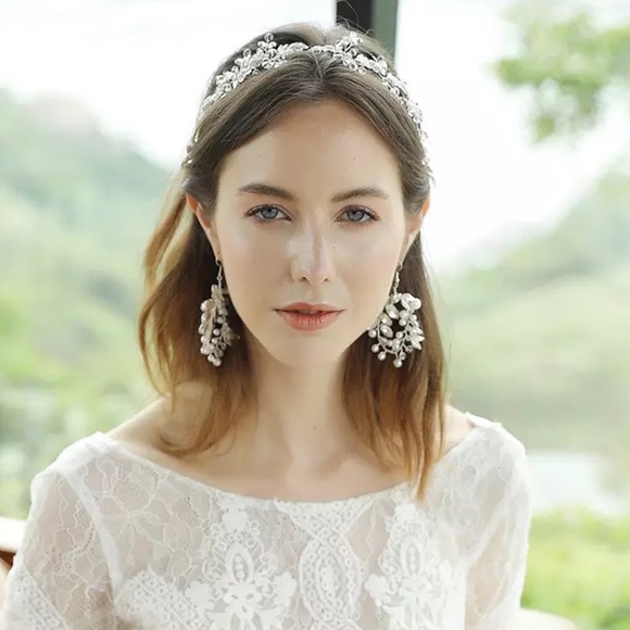 Stunning Crystal Pearl Silver Leaf Bridal Earrings - Picture 4 of 16